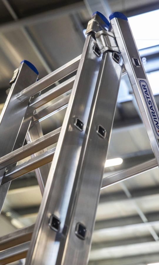 Трехсекционная алюминиевая лестница Triomax 3x7 ступеней